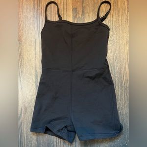 Aritzia Wilfred Free Divinity 3” Romper size xs (NEVER WORN)